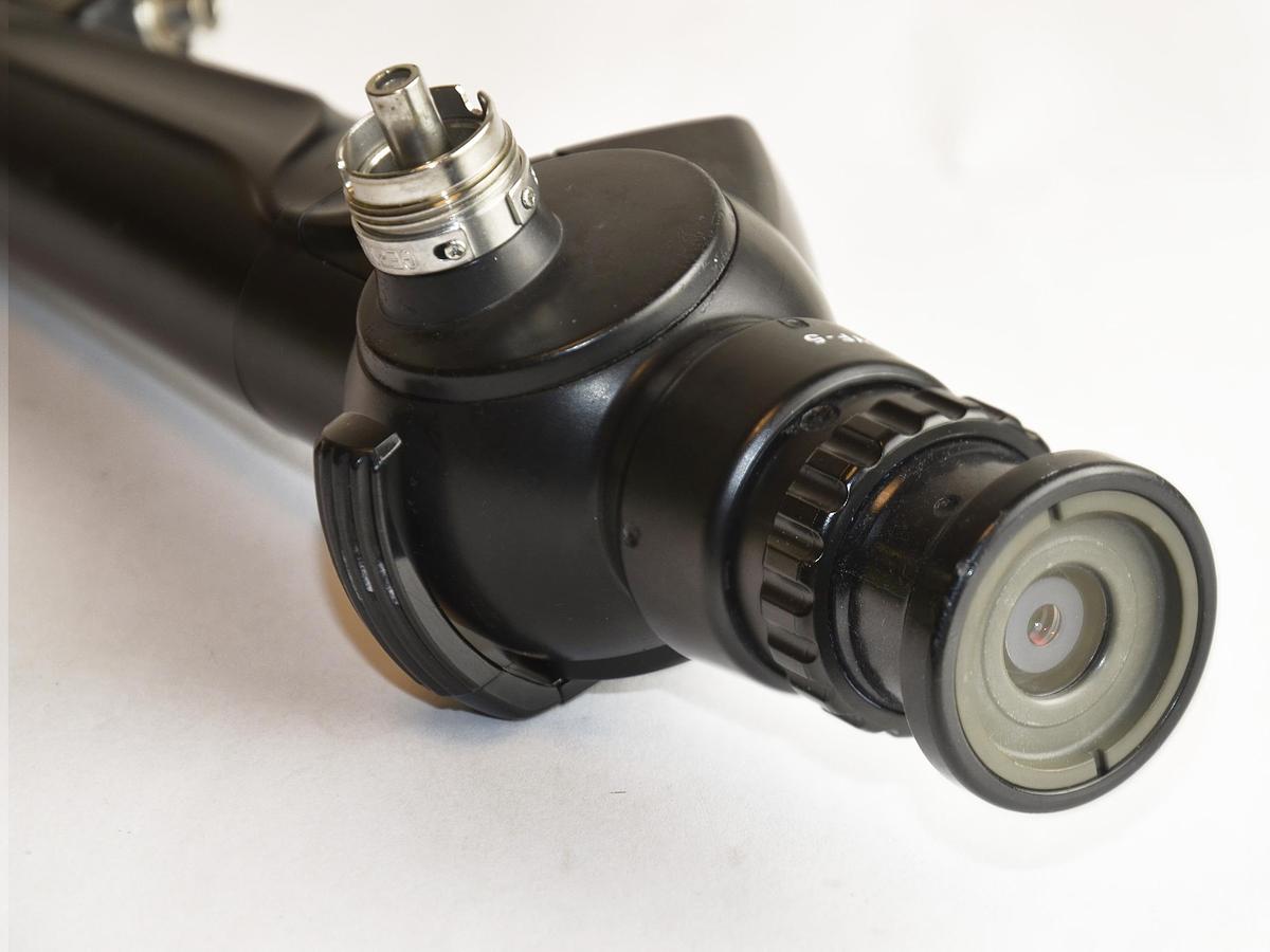 D'occasion CYSTOSCOPE OLYMPUS CYF 5 AVEC SON CABLE DE LUMIÈRE