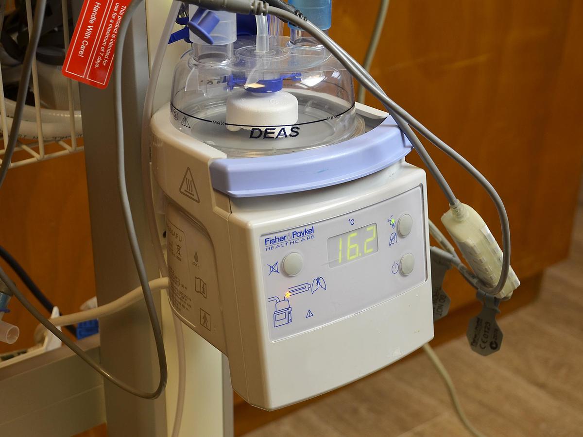 D'occasion ENSEMBLE REANIMATION NEONATALE, RESPIRATEUR FABIAN ACUTRONIC 