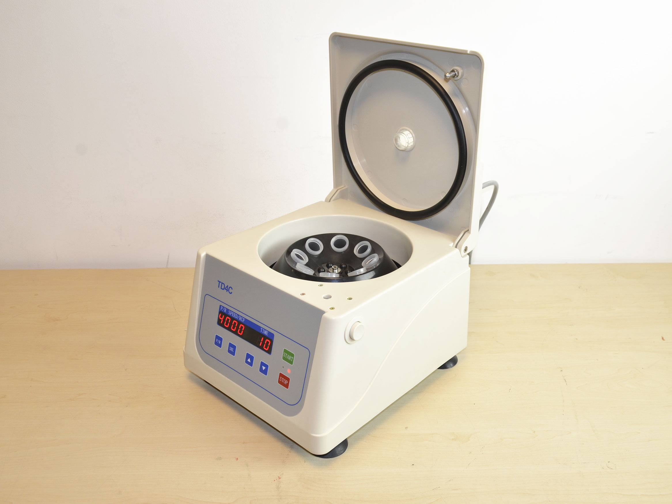 D'occasion CENTRIFUGEUSE DE TABLE TD4C