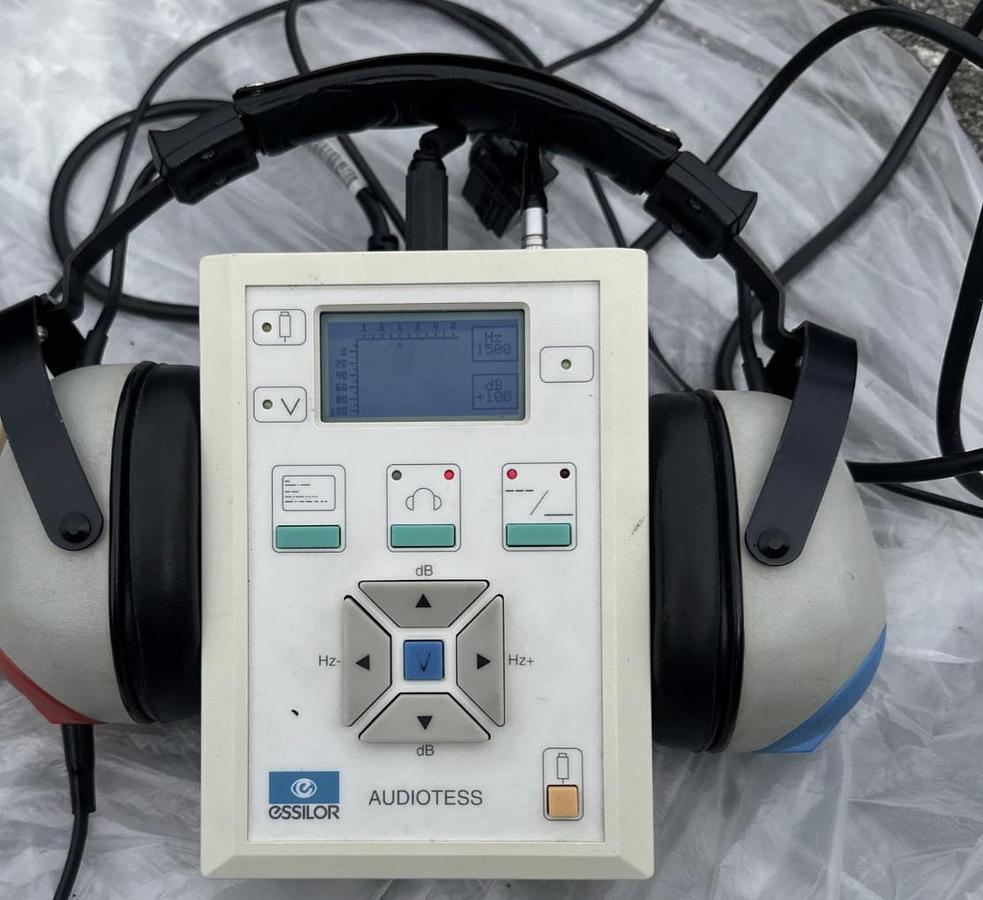 D'occasion AUDIOMETRE TEST ESSILOR