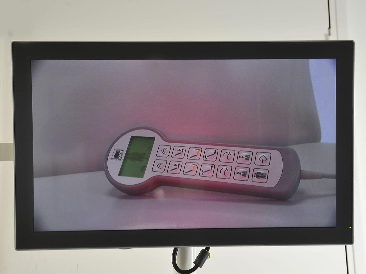 D'occasion FAUTEUIL GYNÉCOLOGIQUE SCHMITZ MEDI-MATIC AVEC VIDEO COLPOSCOPE VIDAN INTEGRÉ ET ECRAN