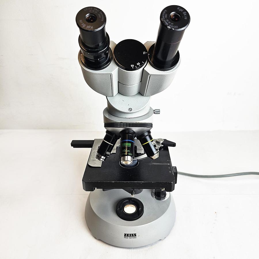 D'occasion MICROSCOPE DE LABORATOIRE CARL ZEISS NT6V/10W