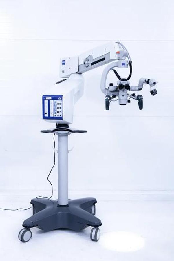 D'occasion MICROSCOPE CHIRURGICAL ZEISS OPMI VARIO S88 D'OCCASION SUR UN SUPPORT MOBILE