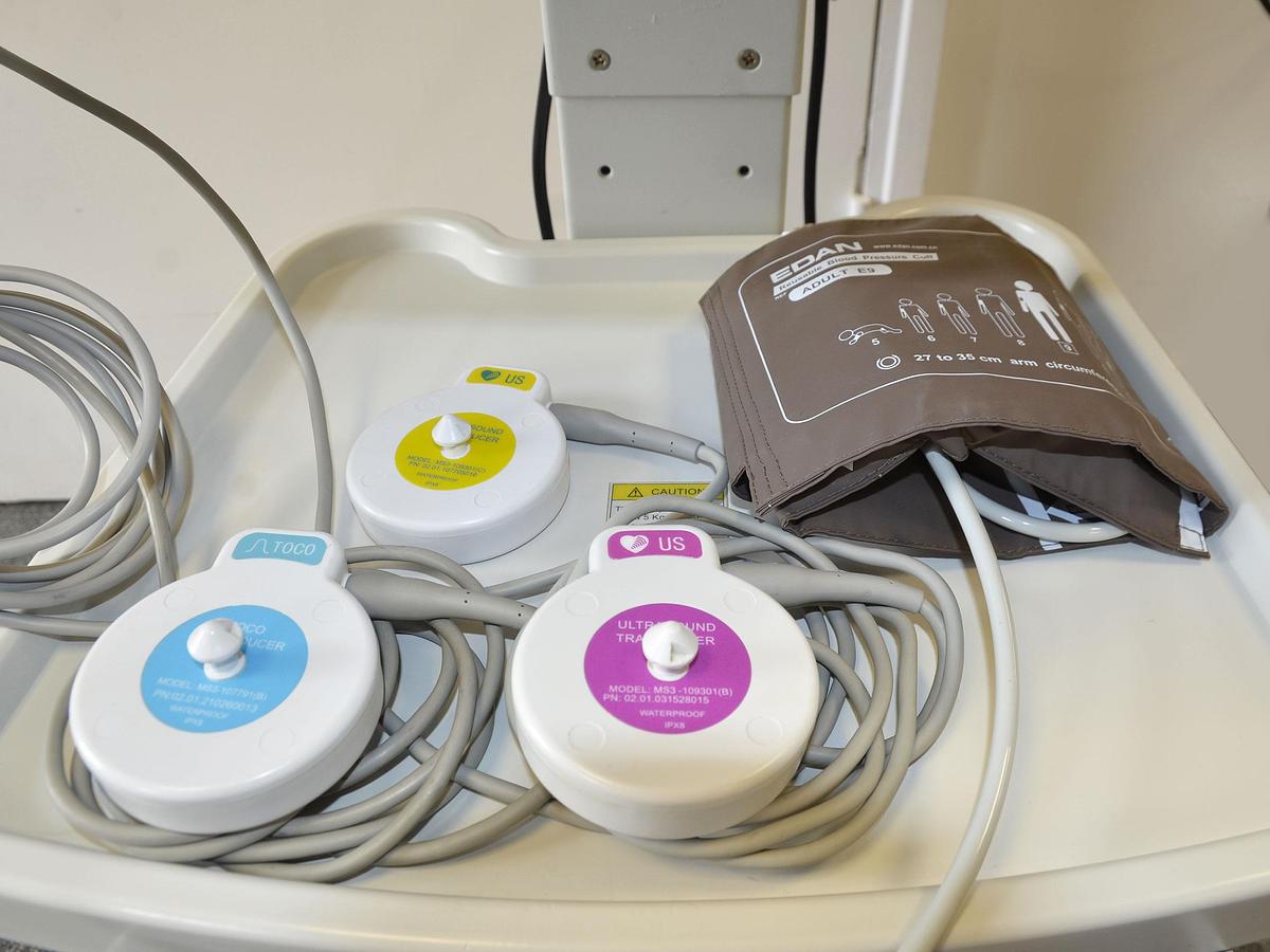 D'occasion TOCOCARDIOGRAPHE EDAN F9 AVEC SONDE TOCO, SONDE CARDIO MONITORAGE DE LA MÈRE (PNI, SPO2