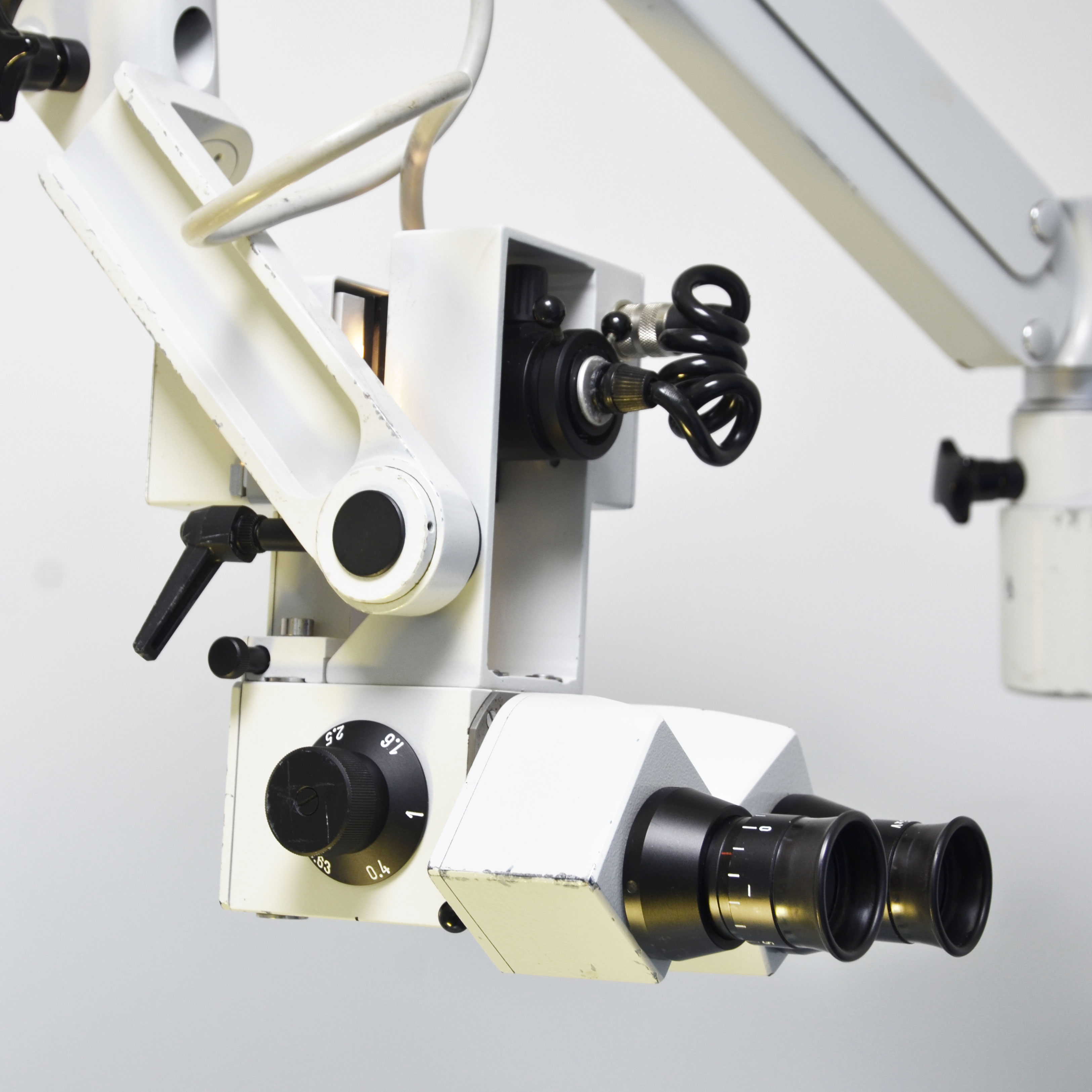D'occasion UNITÉ DE CONSULTATION POURET AVEC NASOFIBROSCOPE MACHIDA, INCLUANT ÉCRAN ET SYSTÈME VIDÉO