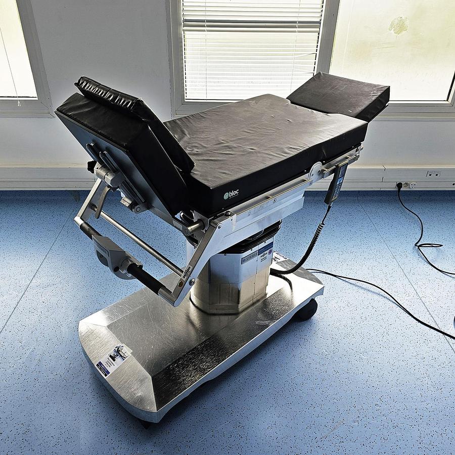 D'occasion TABLE D'OPÉRATION ELECTRIQUE STERIS CMAX
