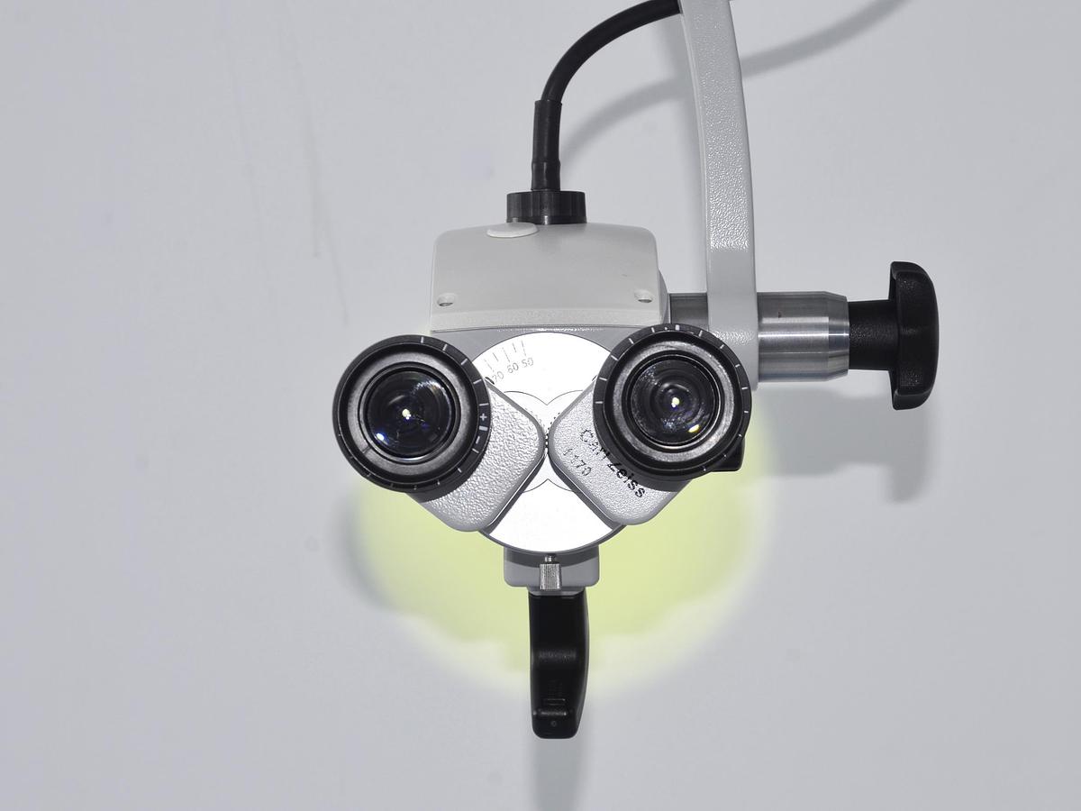 D'occasion UNITÉ DE CONSULTATION ORL ATMOS C31 AVEC MICROSCOPE KARL ZEISS PICO 