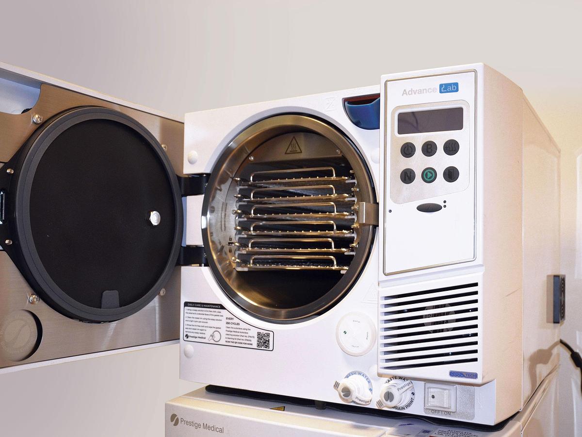 D'occasion AUTOCLAVE PRESTIGE MEDICAL MODELE ADVANCE LAB, CLASSE B, 22 litres, avec enregistreur de données.