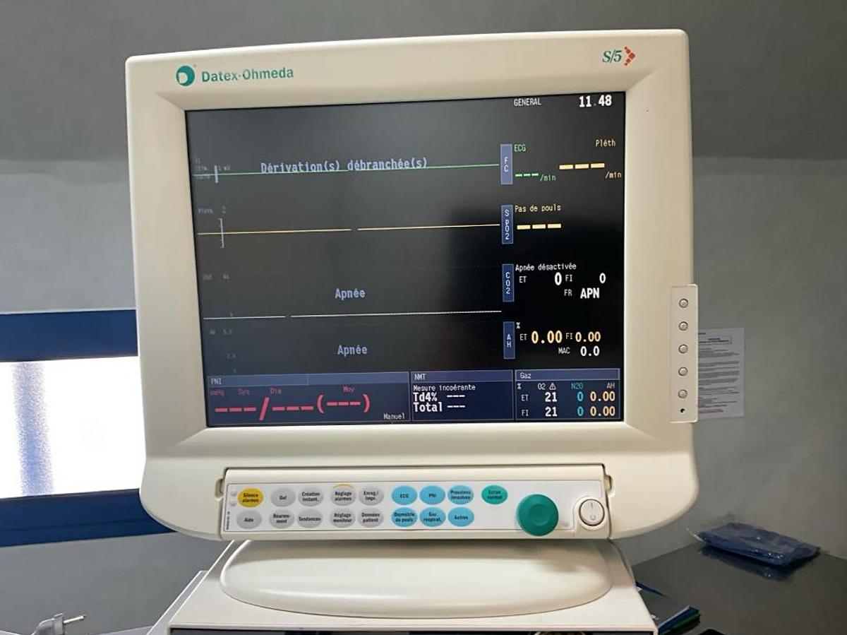 D'occasion STATION COMPLETE RESPIRATEUR D’ANESTHÉSIE MOBILE DATEX-OHMEDA AESTIVA 3000