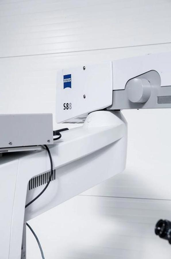 D'occasion MICROSCOPE CHIRURGICAL ZEISS OPMI VARIO S88