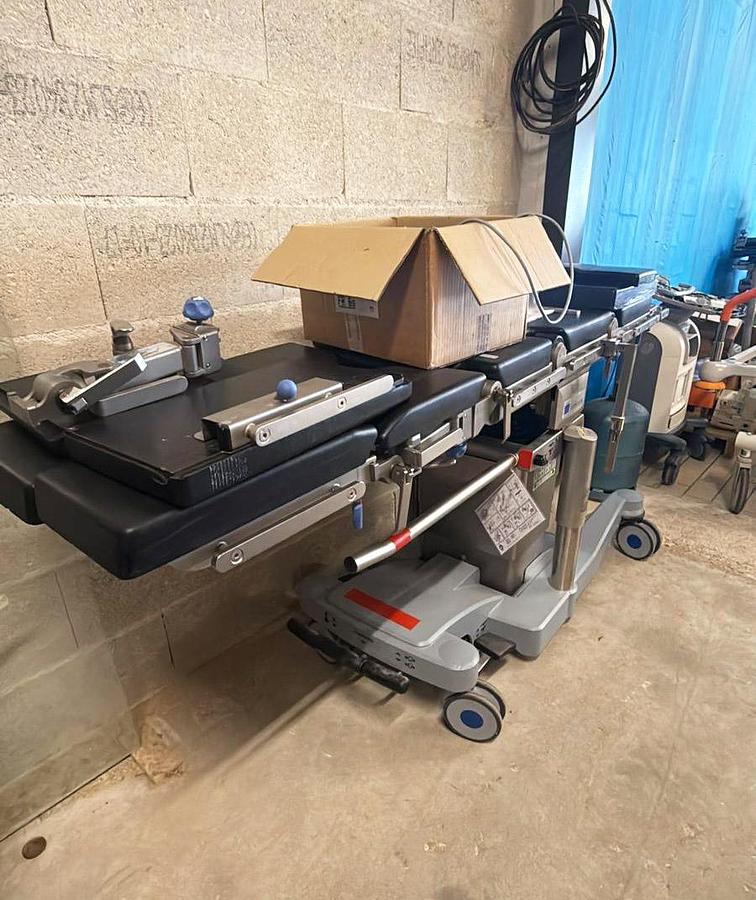 D'occasion TABLE D'OPÉRATION ÉLECTRIQUE TRUMPF JUPITER AVEC SES ACCESSOIRES