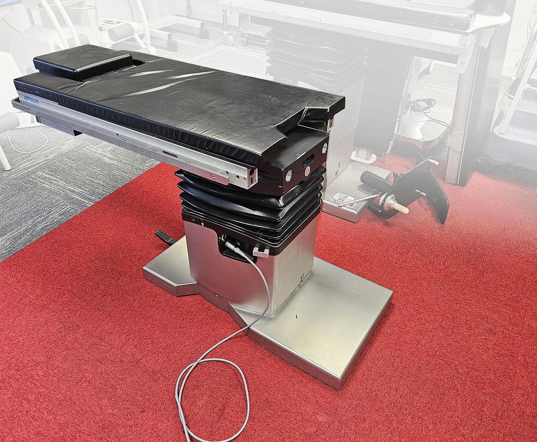 D'occasion TABLE D'OPERATION ELECTRIQUE ALM STERIS ST