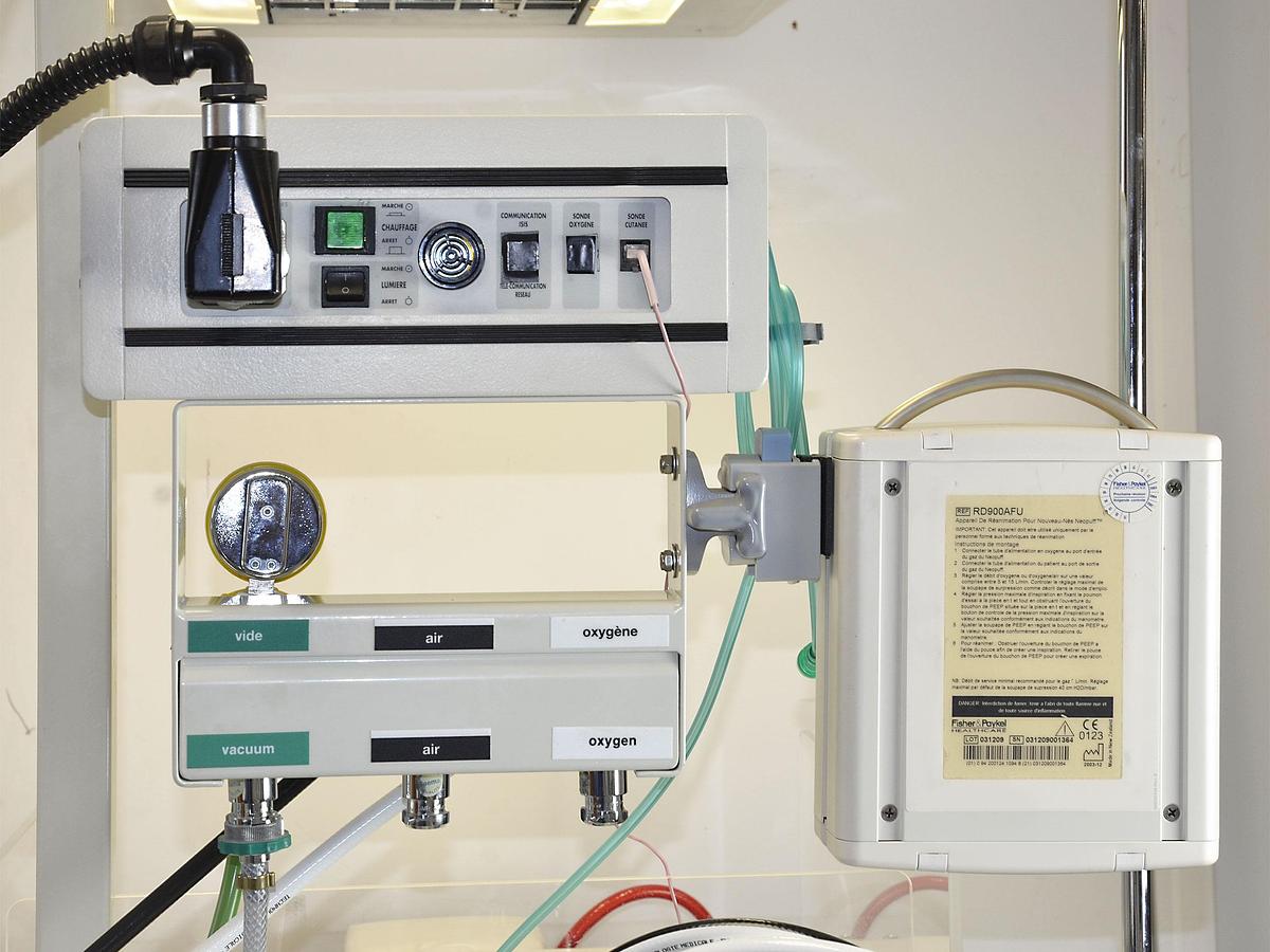 D'occasion TABLE DE RÉANIMATION NÉONATALE MEDIPREMA