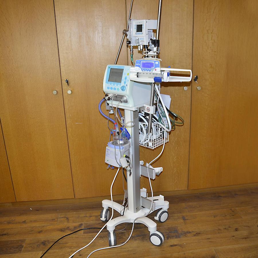 D'occasion ENSEMBLE REANIMATION NEONATALE, RESPIRATEUR FABIAN ACUTRONIC 