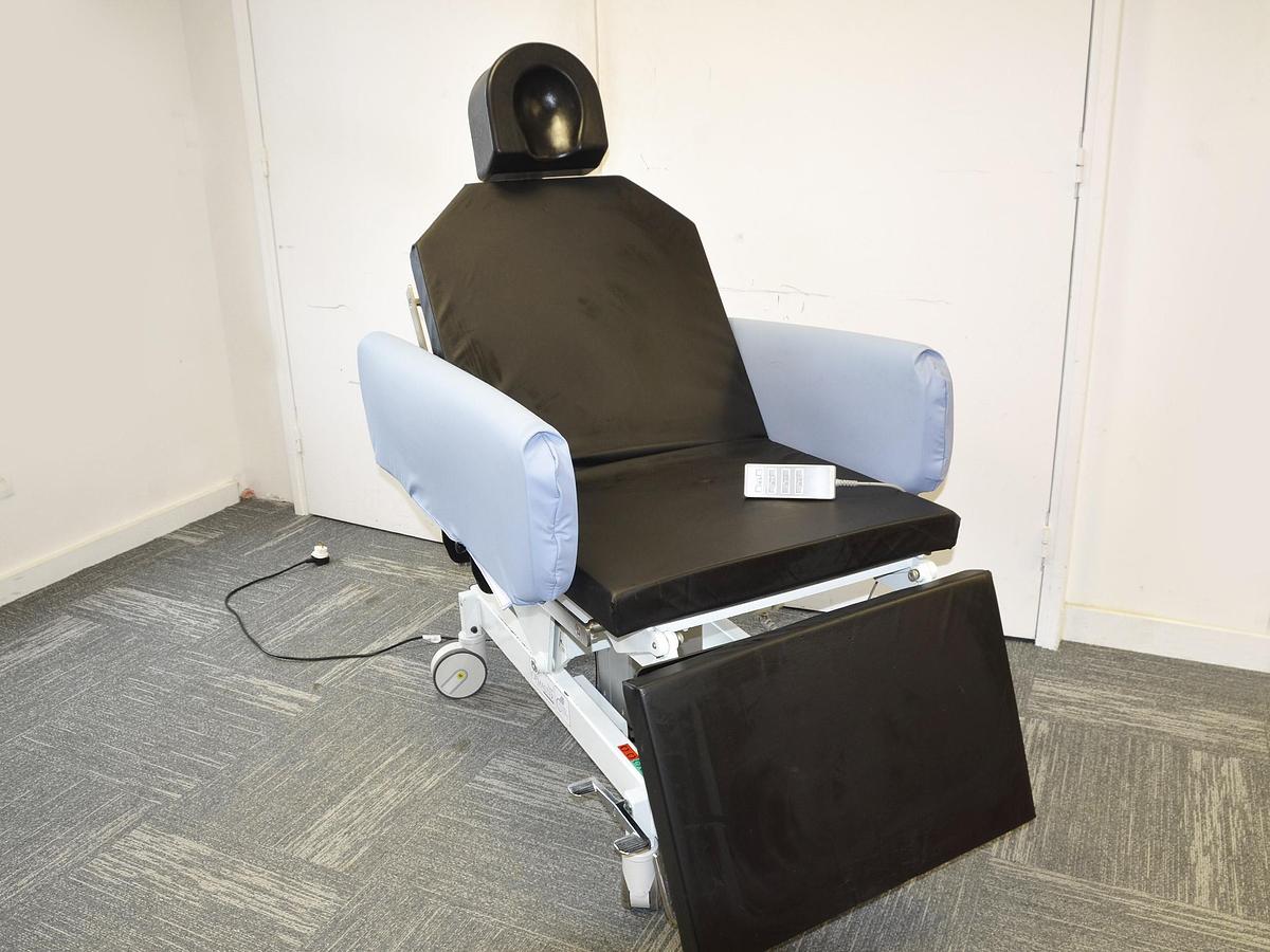 D'occasion CHARIOT OPÉRATOIRE MOBILE POLYVALENT, ÉLECTRIQUE (OPHTALMOLOGIE, BARIATRIQUE, CHIRURGIE PLASTIQUE, DIVERS) OPMASTER 506P