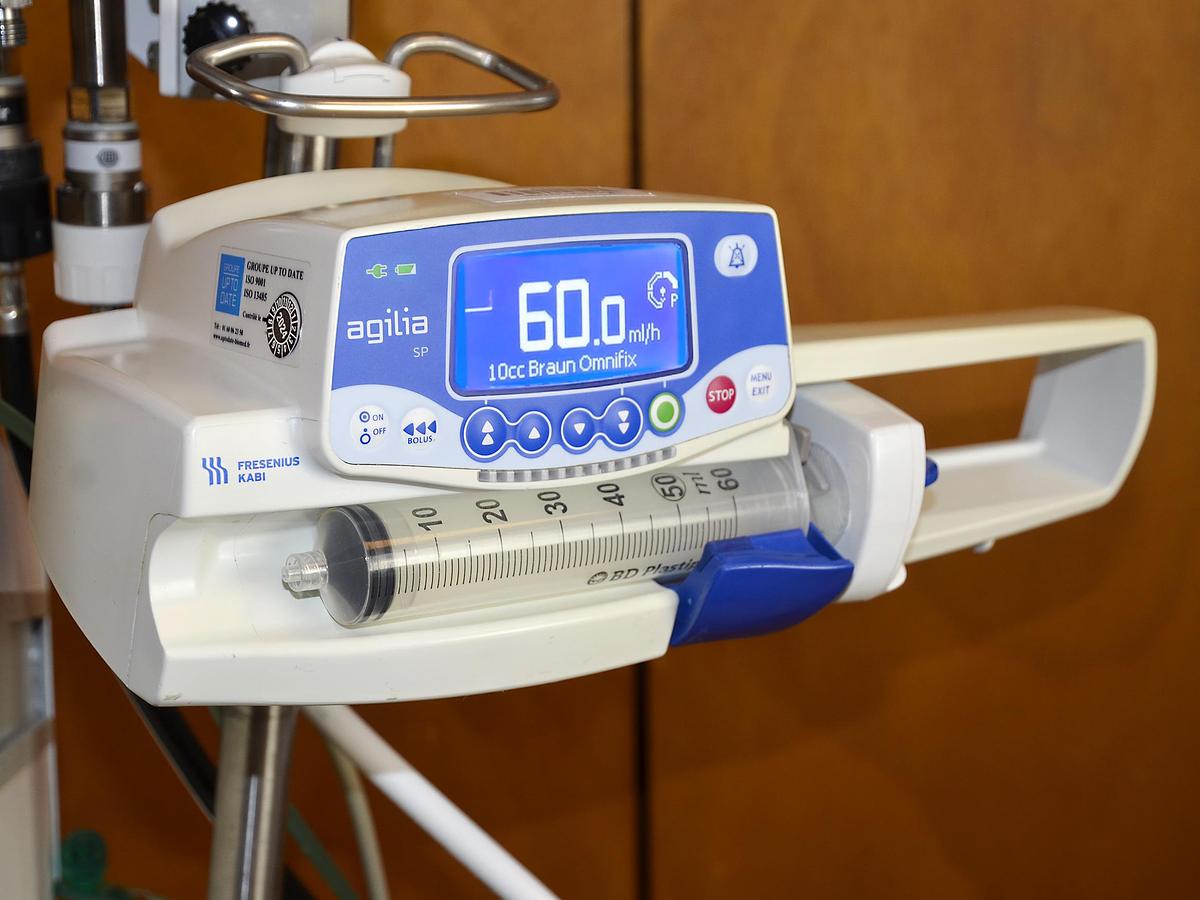 D'occasion ENSEMBLE REANIMATION NEONATALE, RESPIRATEUR FABIAN ACUTRONIC 