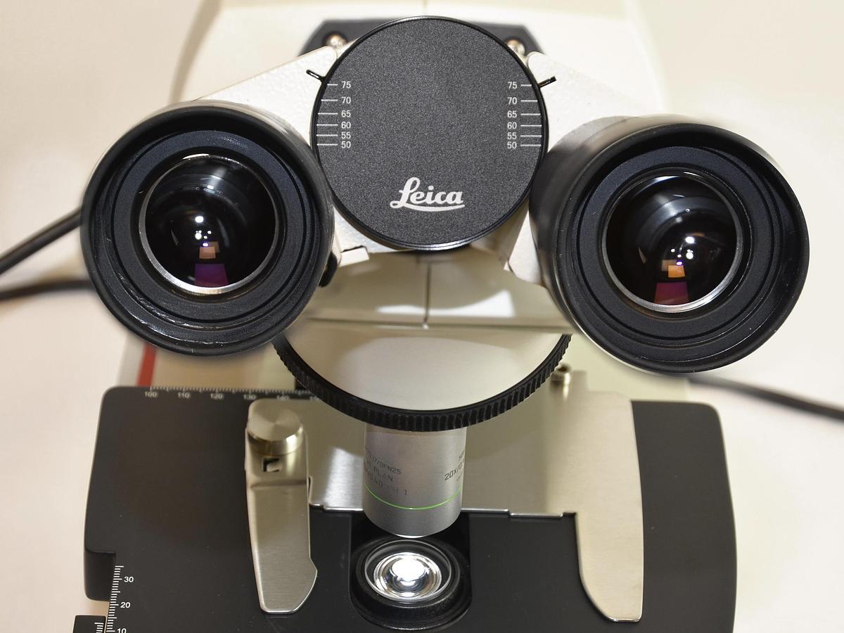 Neuf MICROSCOPE DE LABORATOIRE LEICA DM750