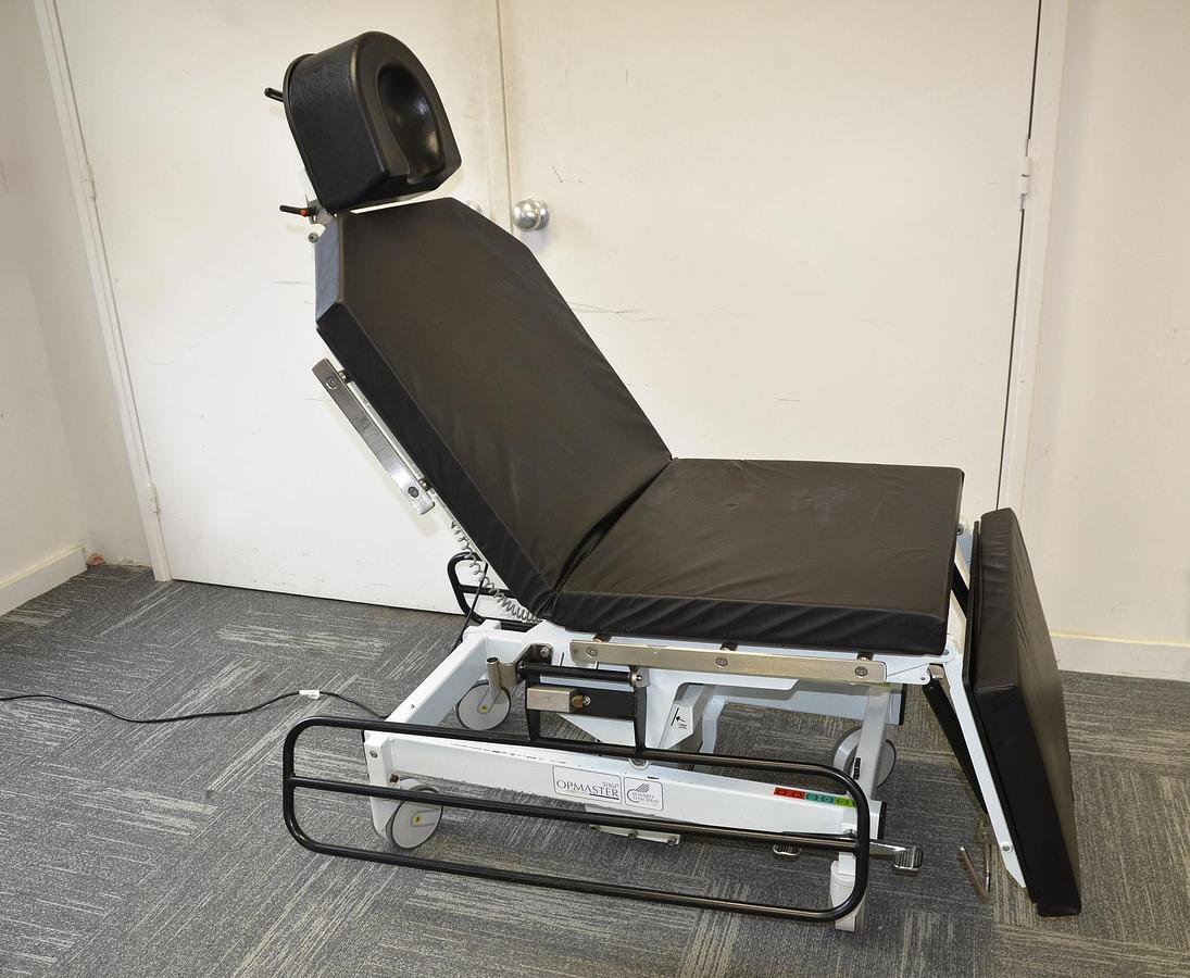 D'occasion CHARIOT OPÉRATOIRE MOBILE POLYVALENT, ÉLECTRIQUE (OPHTALMOLOGIE, BARIATRIQUE, CHIRURGIE PLASTIQUE, DIVERS) OPMASTER 506P