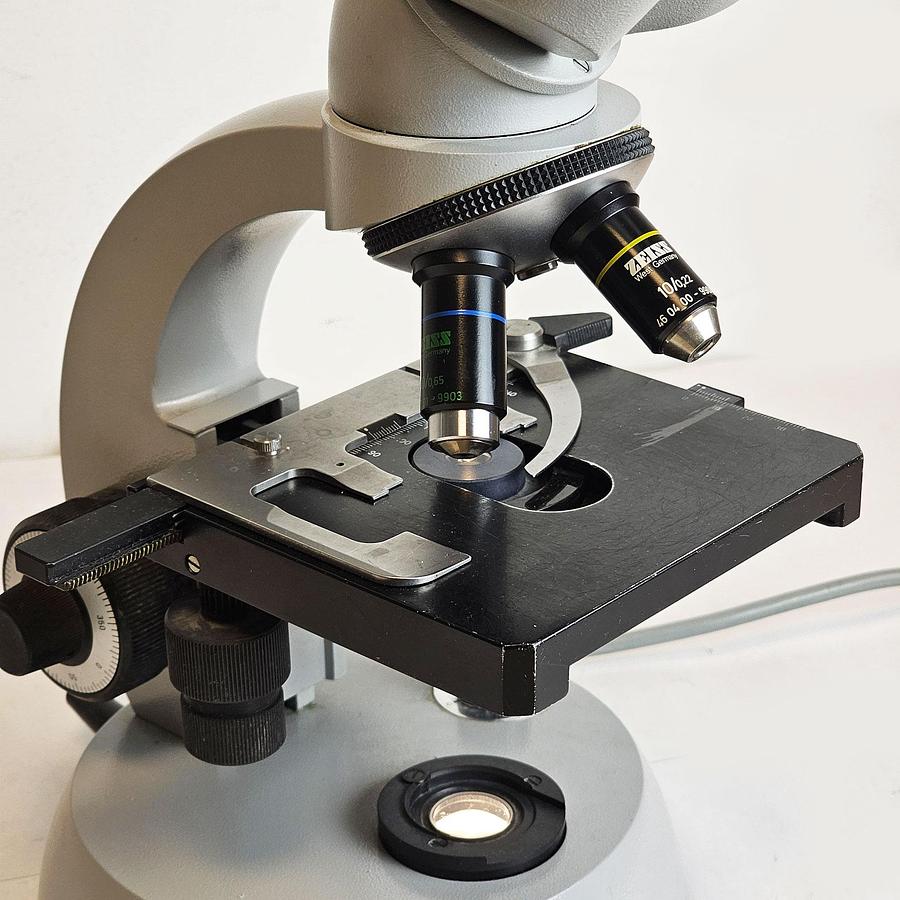 D'occasion MICROSCOPE DE LABORATOIRE CARL ZEISS NT6V/10W