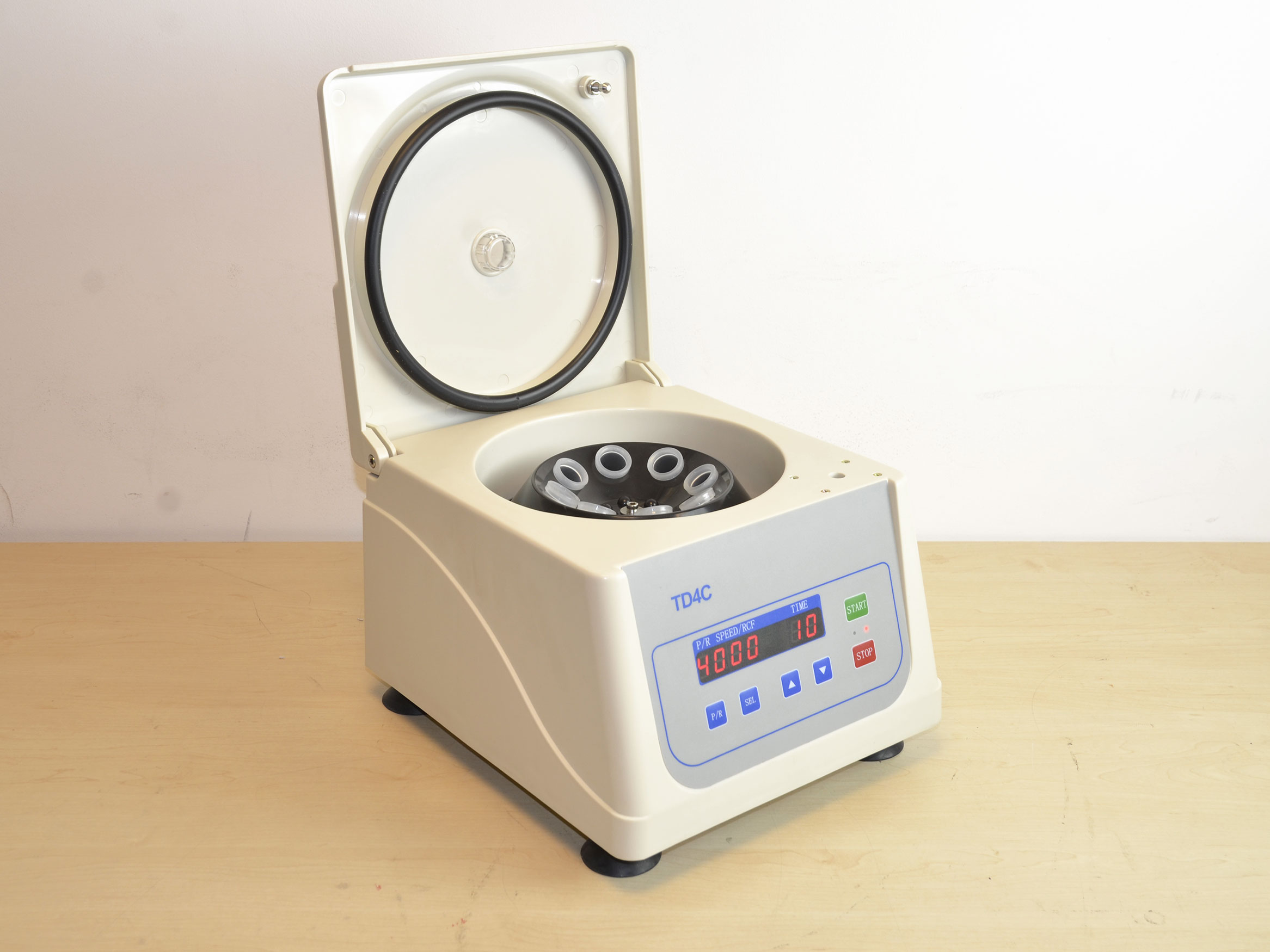 D'occasion CENTRIFUGEUSE DE TABLE TD4C
