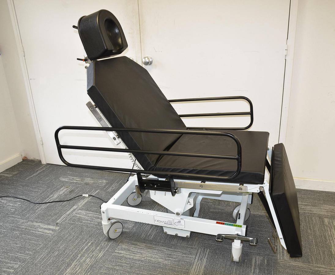 D'occasion CHARIOT OPÉRATOIRE MOBILE POLYVALENT, ÉLECTRIQUE (OPHTALMOLOGIE, BARIATRIQUE, CHIRURGIE PLASTIQUE, DIVERS) OPMASTER 506P