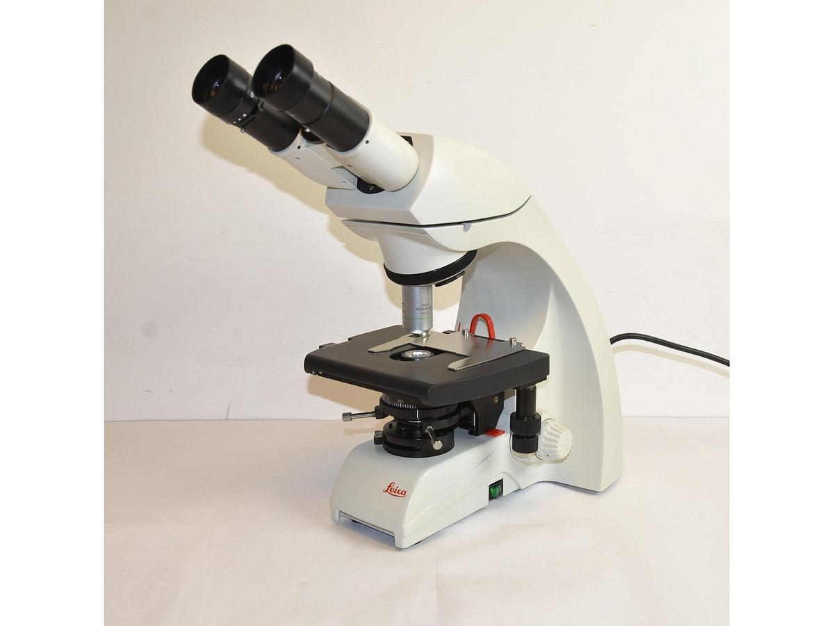 Neuf MICROSCOPE DE LABORATOIRE LEICA DM750