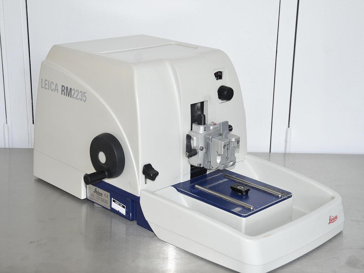 D'occasion MICROTOME LEICA RM2235