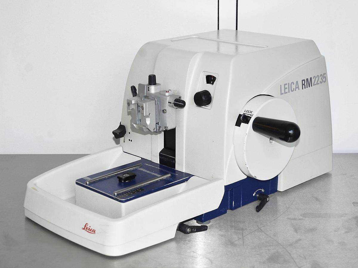 D'occasion MICROTOME LEICA RM2235