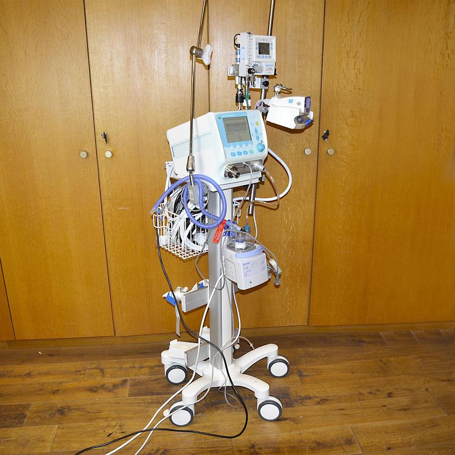 D'occasion ENSEMBLE REANIMATION NEONATALE, RESPIRATEUR FABIAN ACUTRONIC 