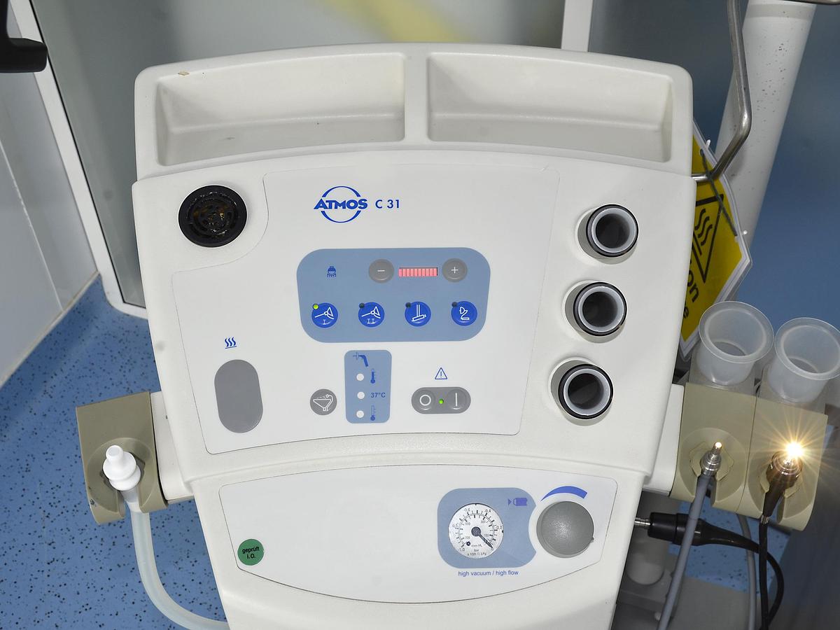 D'occasion UNITÉ DE CONSULTATION ORL ATMOS C31 AVEC MICROSCOPE KARL ZEISS PICO 