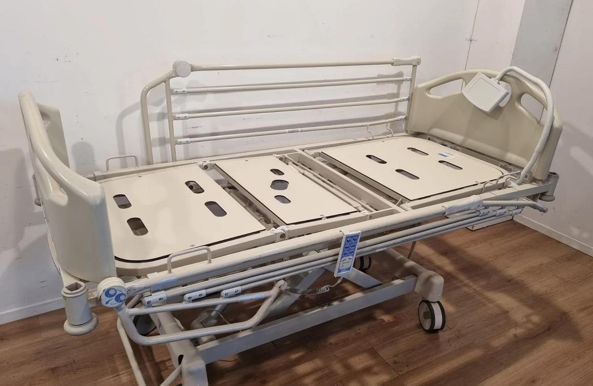 D'occasion LIT d'HOPITAL HILLROM AVANT GUARD 800 SEMI IC
