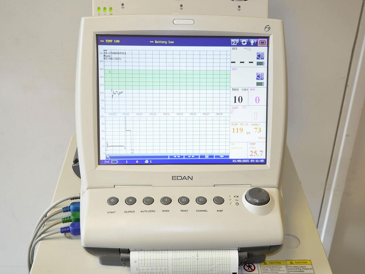 D'occasion TOCOCARDIOGRAPHE EDAN F9 AVEC SONDE TOCO, SONDE CARDIO MONITORAGE DE LA MÈRE (PNI, SPO2