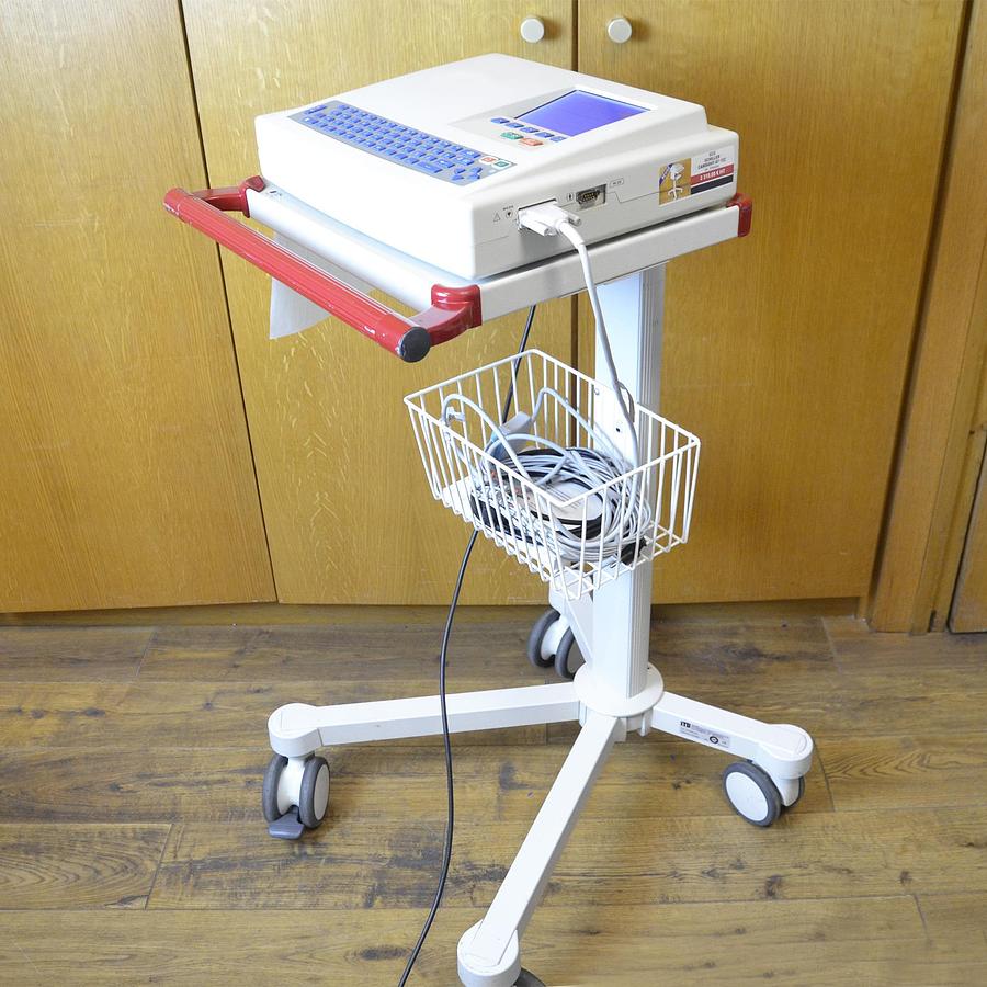 D'occasion SCHILLER CARDIOVIT AT-102 ECG MULTIFONCTIONNEL HAUTE PERFORMANCE