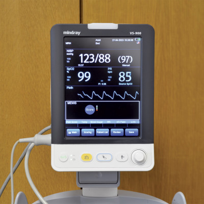 D'occasion MONITEUR MOBILE DE PRESSION BRASSARD, DE SpO2 ET DE FRÉQUENCE CARDIAQUE MINDRAY VS-900