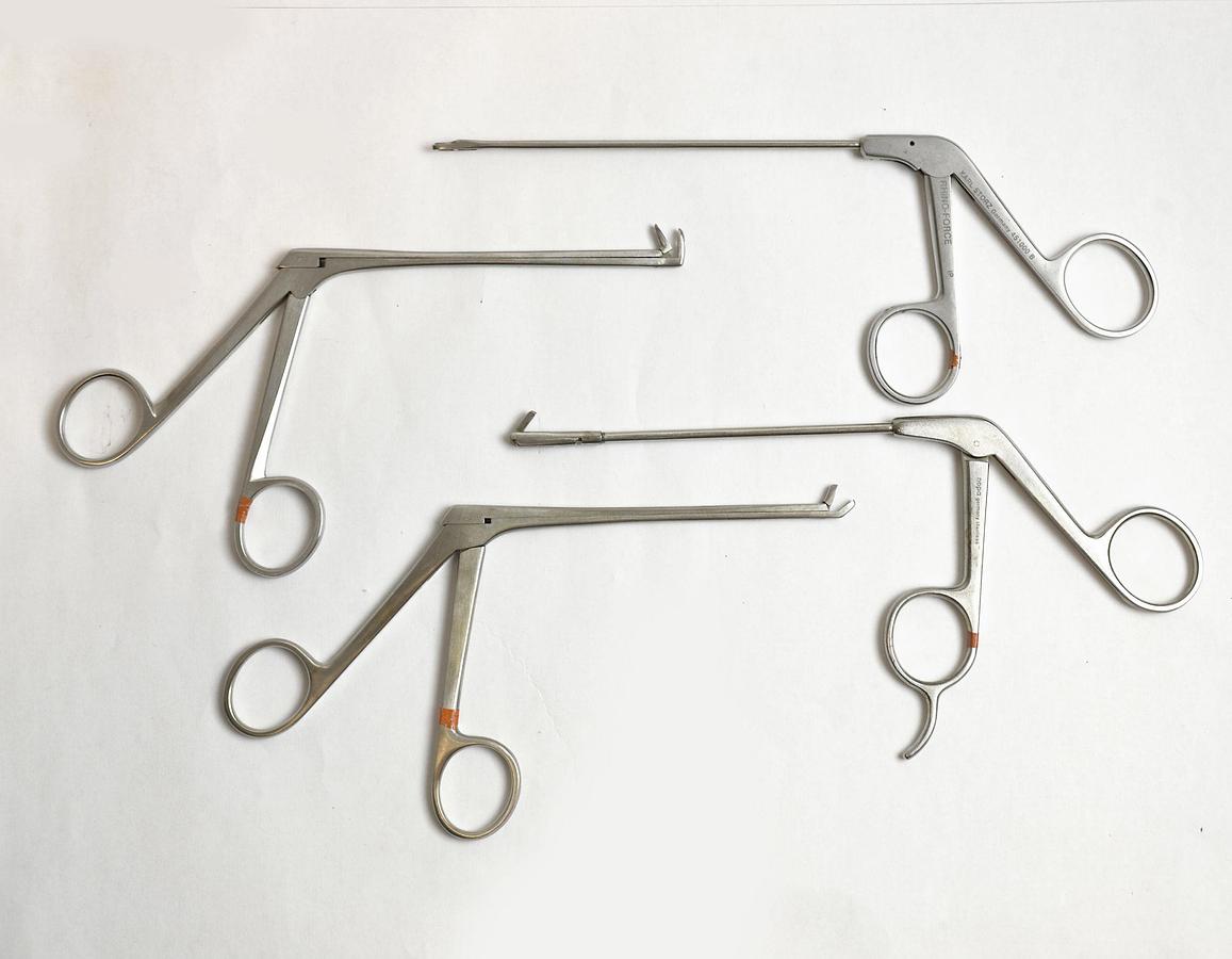 D'occasion ENSEMBLE D' ARTHROSCOPIE CONSTITIÉ D'UNE OPTIQUE R. WOLF 8880.531 O° PANOVIEW AVEC SET DE PINCES ET DE RONGEURS