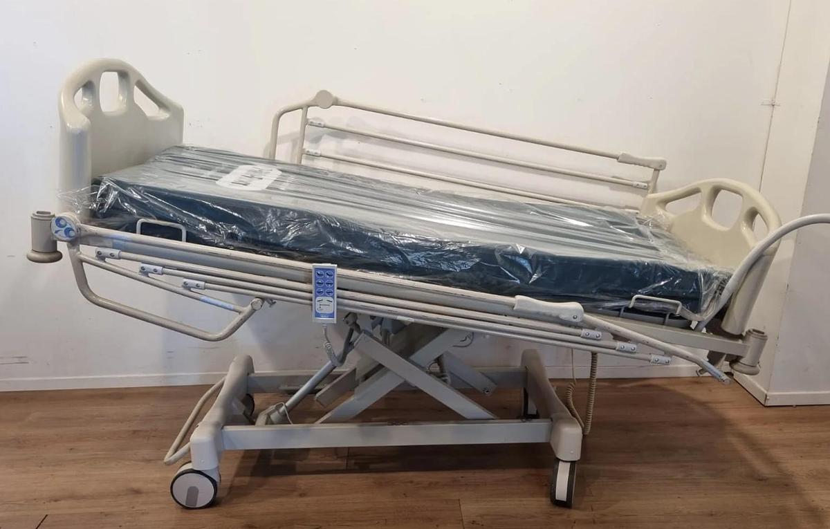 D'occasion LIT d'HOPITAL HILLROM AVANT GUARD 800 SEMI IC