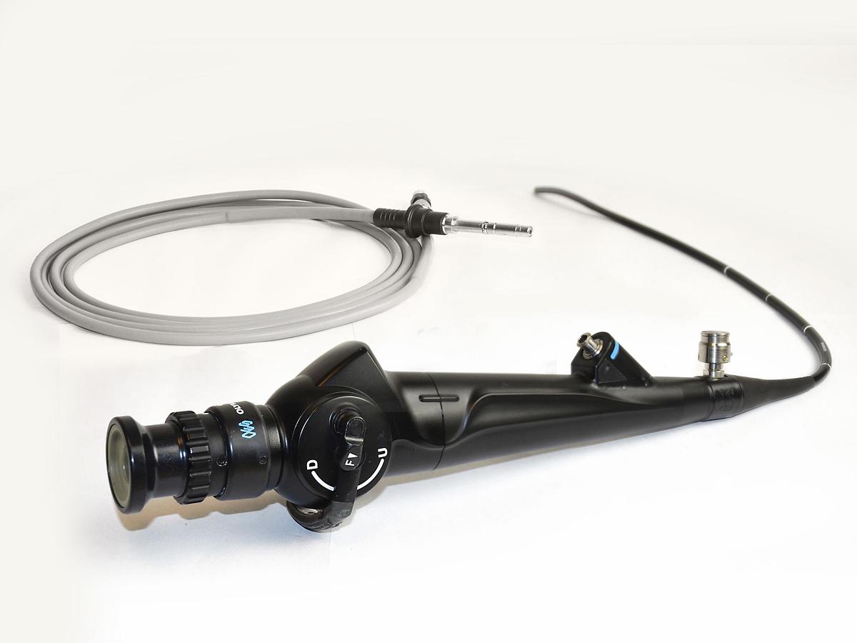 D'occasion CYSTOSCOPE OLYMPUS CYF 5 AVEC SON CABLE DE LUMIÈRE