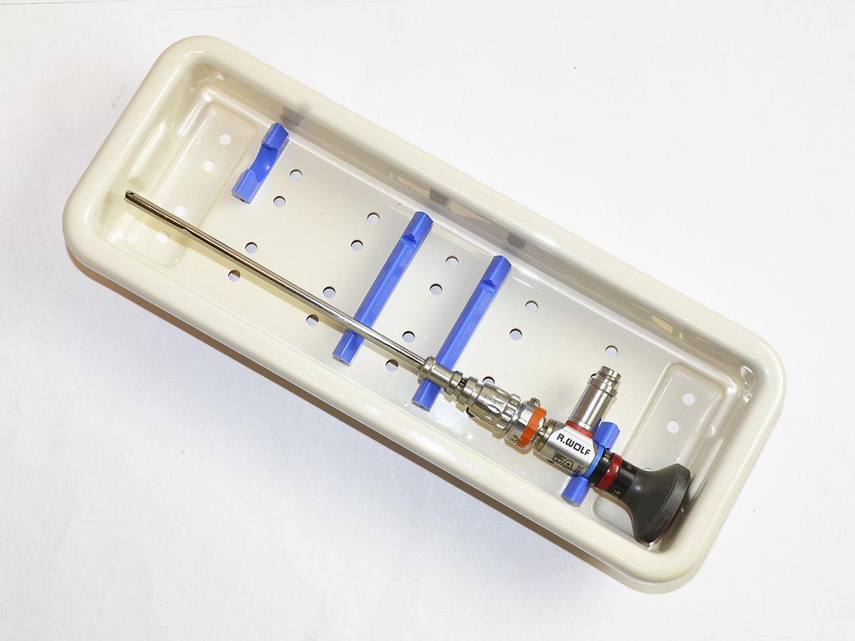 D'occasion ENSEMBLE D' ARTHROSCOPIE CONSTITIÉ D'UNE OPTIQUE R. WOLF 8880.531 O° PANOVIEW AVEC SET DE PINCES ET DE RONGEURS