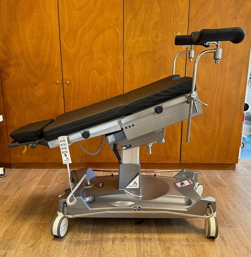 D'occasion TABLE DE CHIRURGIE MOBILE ELECTRIQUE UNIVERSELLE ANETIC AID QA4