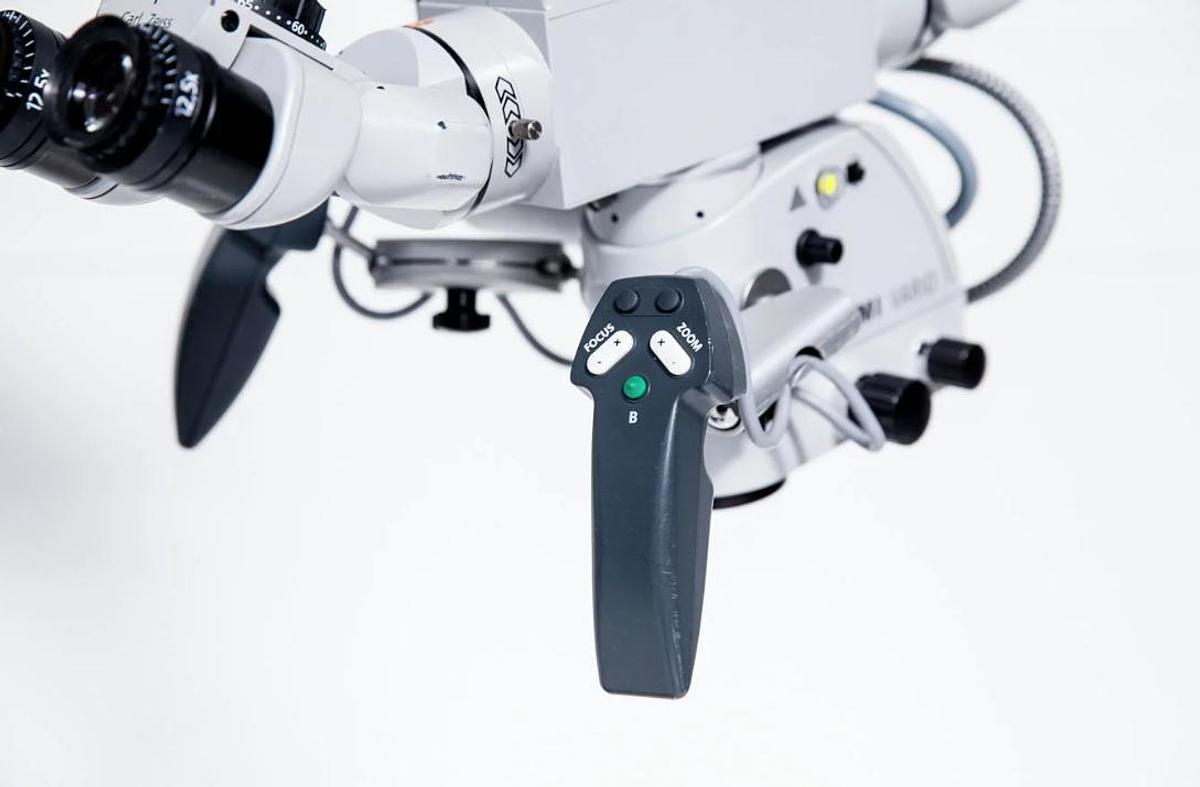 D'occasion MICROSCOPE CHIRURGICAL ZEISS OPMI VARIO S88