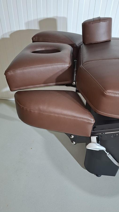 D'occasion TABLE DE SOINS GHARIENI DE GRAND LUXE MULTIFONCTIONNELLE AVEC MEUBLE ASSORTI DE RANGEMENT ET TABOURET, PARFAIT ÉTAT Hightech Wellnessliege Massage Spa table