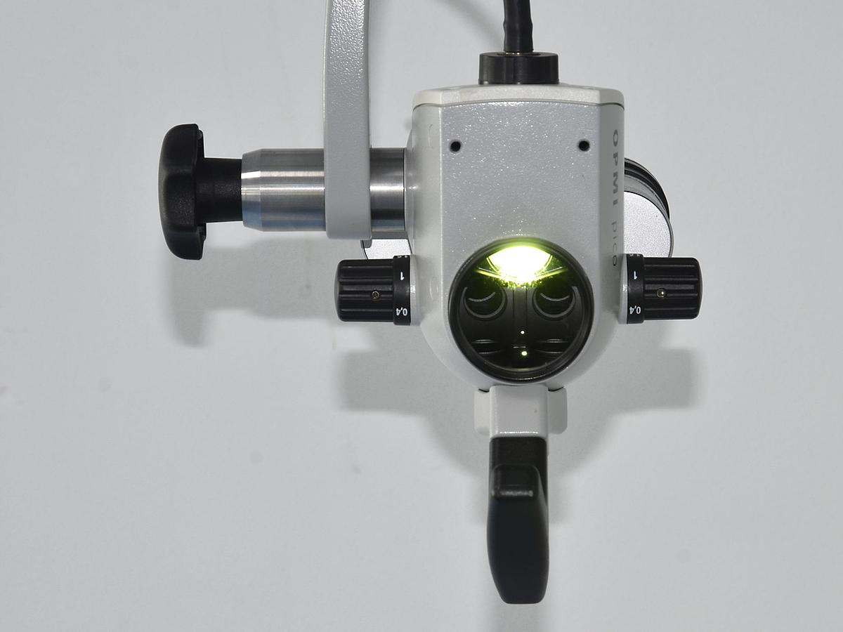 D'occasion UNITÉ DE CONSULTATION ORL ATMOS C31 AVEC MICROSCOPE KARL ZEISS PICO 