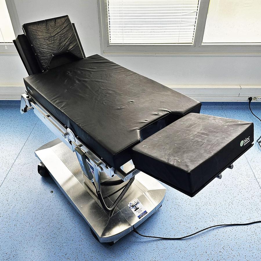 D'occasion TABLE D'OPÉRATION ELECTRIQUE STERIS CMAX