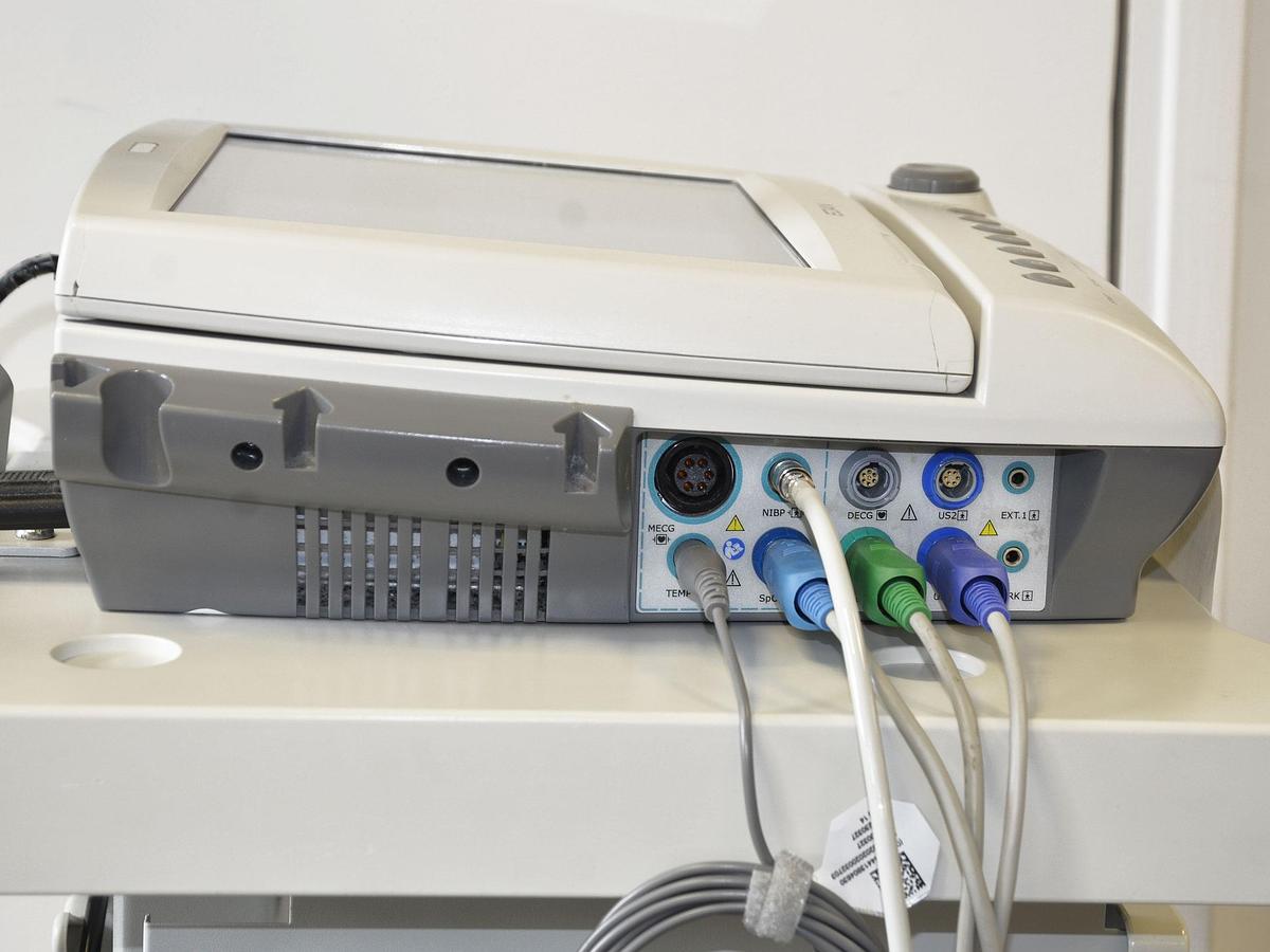 D'occasion TOCOCARDIOGRAPHE EDAN F9 AVEC SONDE TOCO, SONDE CARDIO MONITORAGE DE LA MÈRE (PNI, SPO2