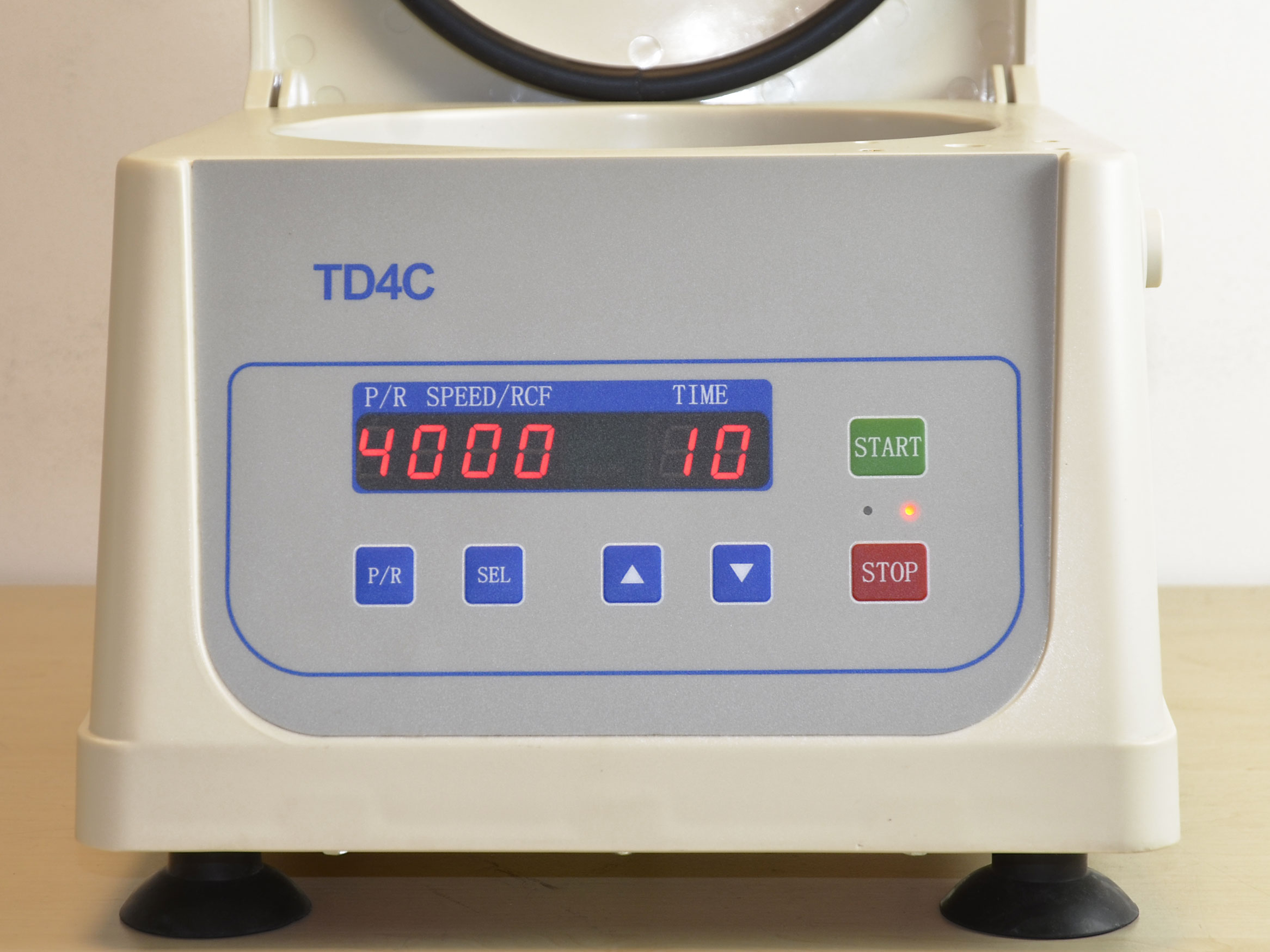 D'occasion CENTRIFUGEUSE DE TABLE TD4C