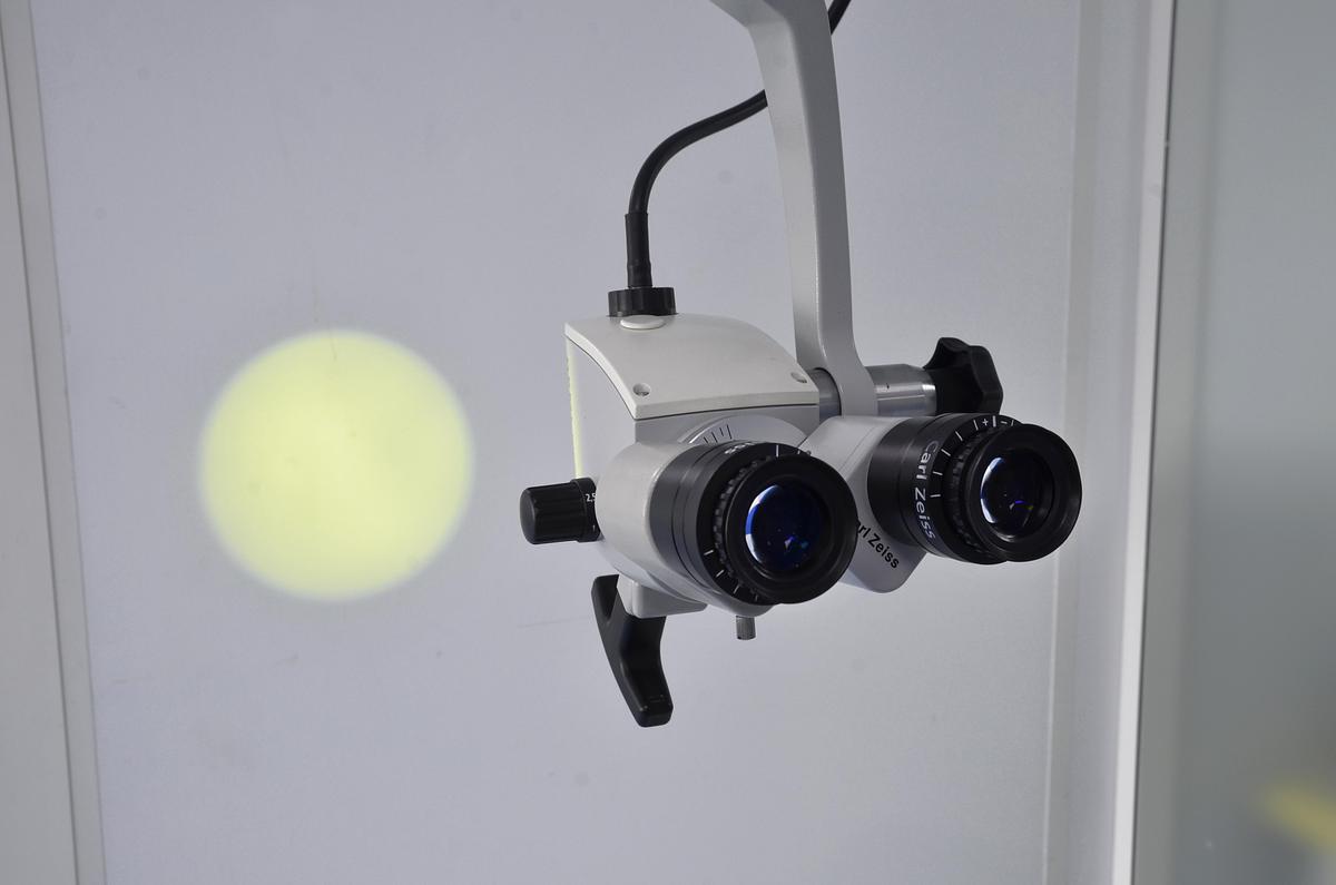 D'occasion UNITÉ DE CONSULTATION ORL ATMOS C31 AVEC MICROSCOPE KARL ZEISS PICO 