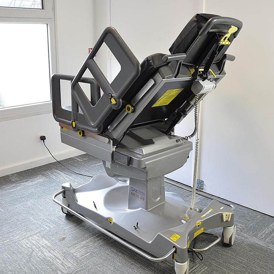 D'occasion TABLE DE CHIRURGIE MOBILE ELECTRIQUE UNIVERSELLE ANETIC AID QA4