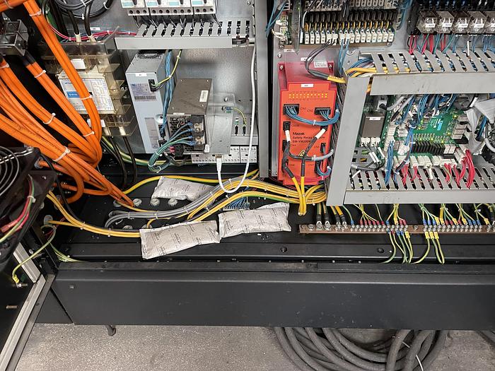 Ottime Centro di Lavoro Verticale MAZAK VTC-800/30SR