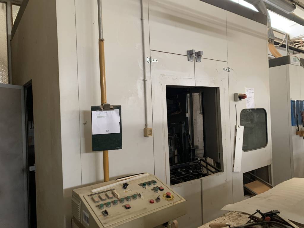 Ricondizionato Mortasatrice automatica Comec, con caricatore, per elementi di lettini per bambini