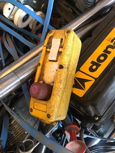 Usato GRU A BANDIERA ELEPHANT